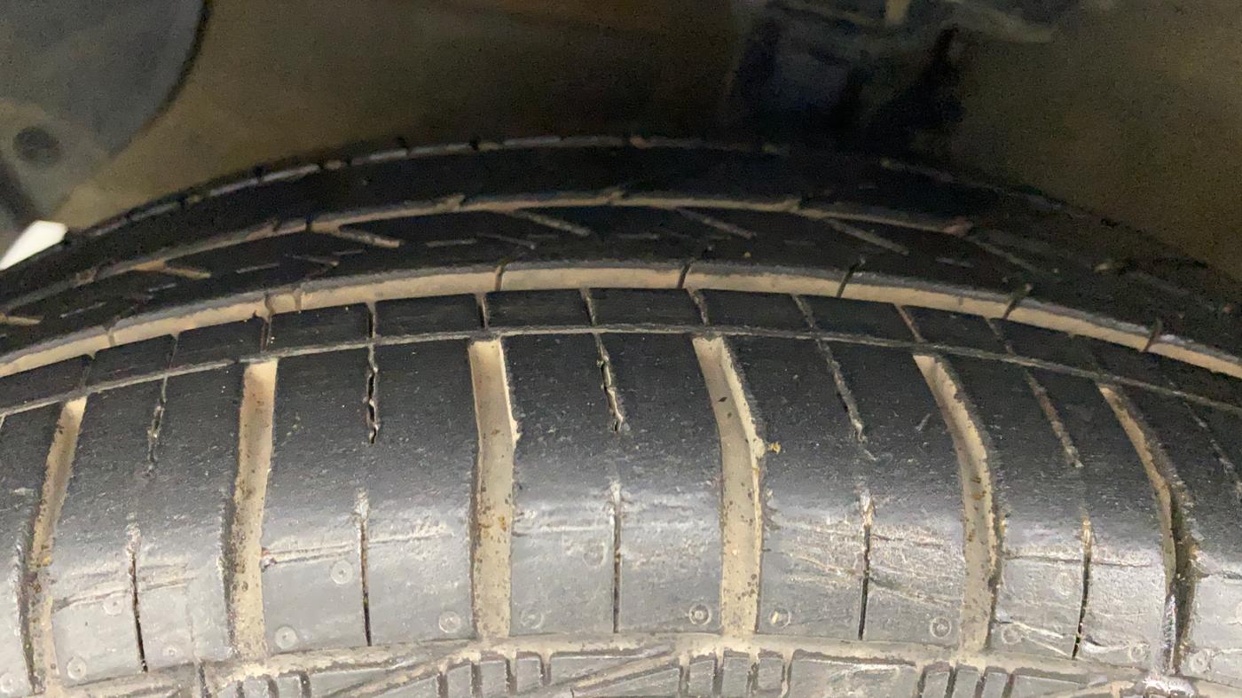 2016 Hyundai Xcent SX 1.2, Petrol, Manual, 37,929 km, Left Front Tyre Tread
