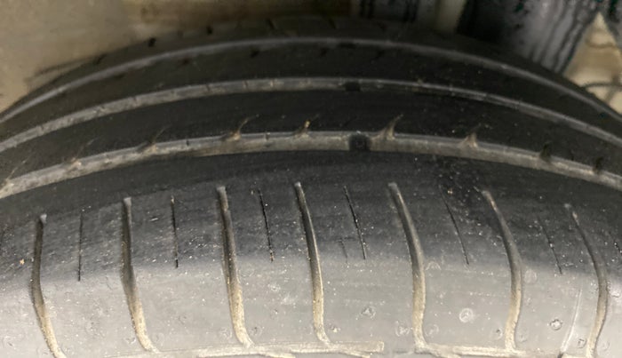 2017 Hyundai Elite i20 Magna Executive 1.2, Petrol, Manual, 27,671 km, Left Rear Tyre Tread