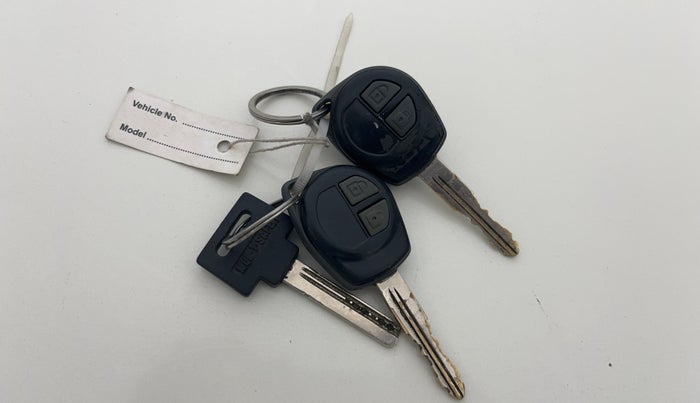 2016 Maruti Swift LXI (O), Petrol, Manual, 43,861 km, Key Close Up