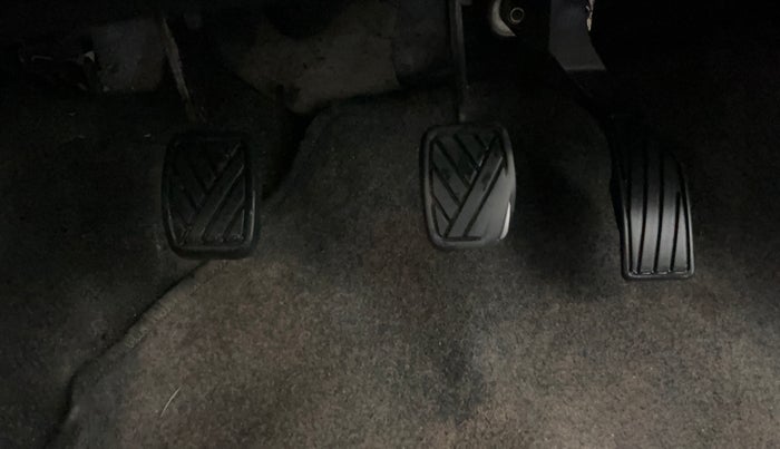 2016 Maruti Swift LXI (O), Petrol, Manual, 43,861 km, Pedals