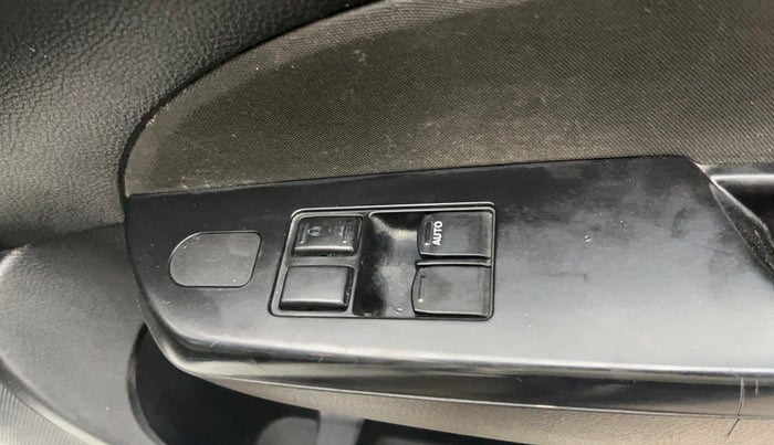 2016 Maruti Swift LXI (O), Petrol, Manual, 43,861 km, Driver Side Door Panels Control