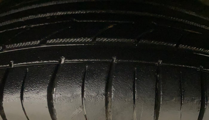 2016 Maruti Alto K10 VXI AMT, Petrol, Automatic, 55,615 km, Right Front Tyre Tread