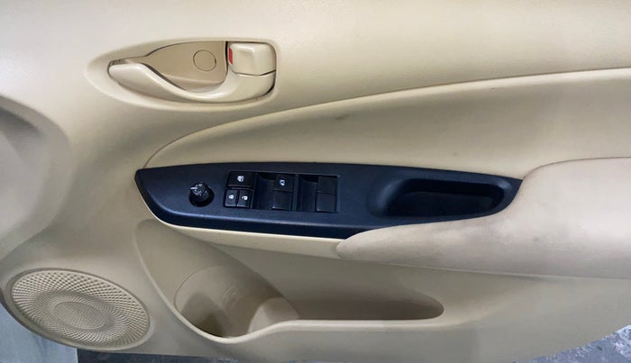2018 Toyota YARIS J CVT, Petrol, Automatic, 16,845 km, Driver Side Door Panels Control