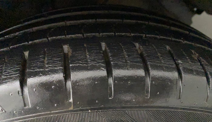 2017 Maruti Baleno ZETA PETROL 1.2, Petrol, Manual, 28,599 km, Left Rear Tyre Tread