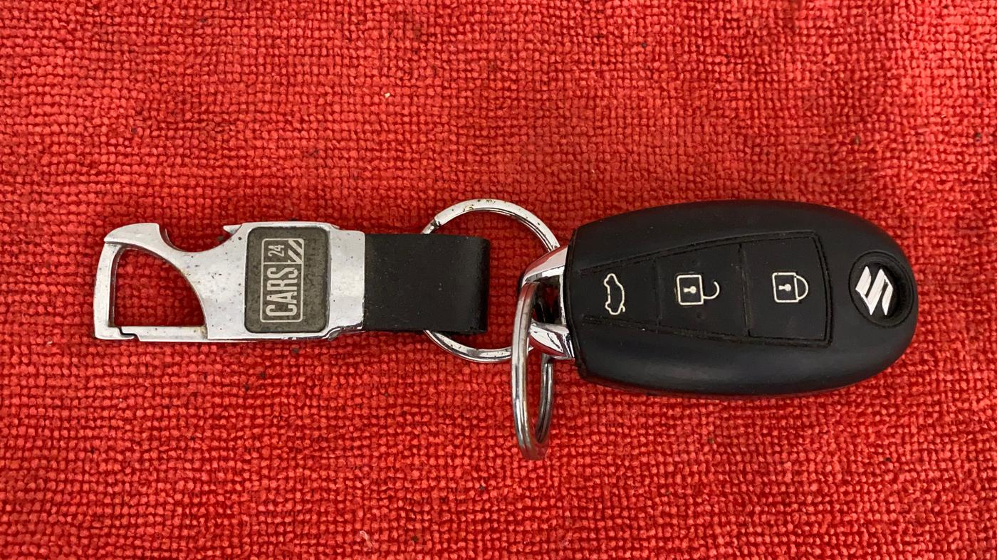 2017 Maruti Baleno ZETA PETROL 1.2, Petrol, Manual, 28,599 km, Key Close Up