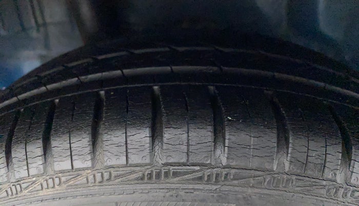2012 Honda Brio V MT, Petrol, Manual, 55,791 km, Right Rear Tyre Tread