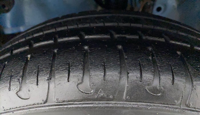 2012 Honda Brio V MT, Petrol, Manual, 55,791 km, Left Front Tyre Tread