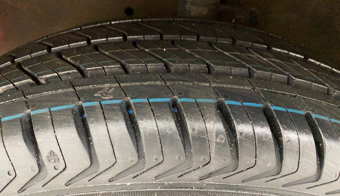 2016 Maruti Celerio VXI (O), Petrol, Manual, 41,545 km, Left Front Tyre Tread