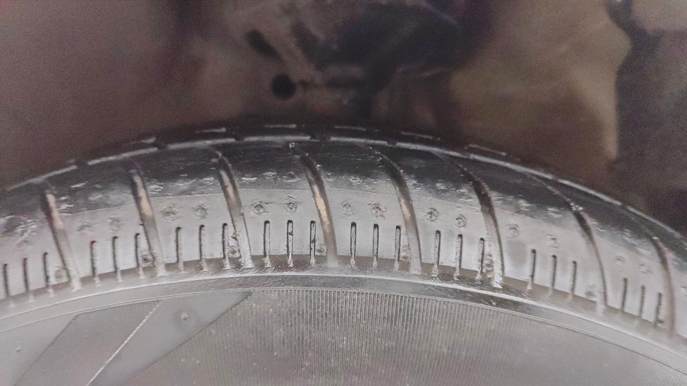2015 Maruti Celerio VXI AMT, CNG, Automatic, 45,611 km, Right Front Tyre Tread