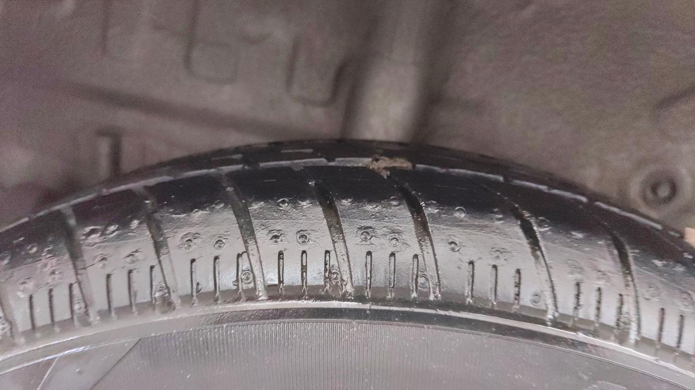 2015 Maruti Celerio VXI AMT, CNG, Automatic, 45,611 km, Right Rear Tyre Tread