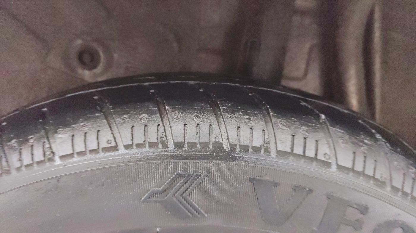 2015 Maruti Celerio VXI AMT, CNG, Automatic, 45,611 km, Left Rear Tyre Tread