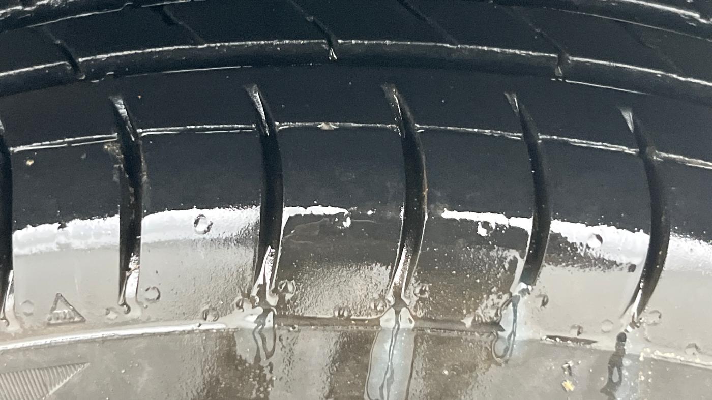 2021 Renault Kwid CLIMBER 1.0 AMT (O), Petrol, Automatic, 70,124 km, Left Rear Tyre Tread
