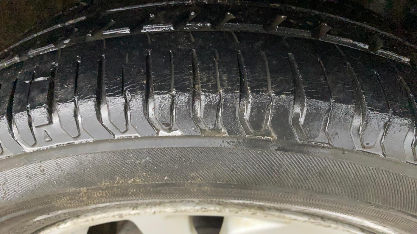 2019 Honda Amaze 1.2L I-VTEC VX CVT, Petrol, Automatic, 1,09,275 km, Right Front Tyre Tread