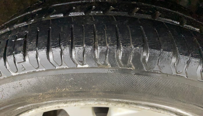 2019 Honda Amaze 1.2L I-VTEC VX CVT, Petrol, Automatic, 1,09,275 km, Right Front Tyre Tread