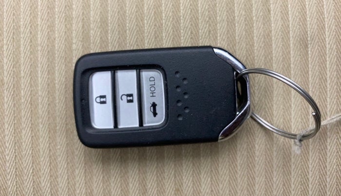 2019 Honda Amaze 1.2L I-VTEC VX CVT, Petrol, Automatic, 1,09,275 km, Key Close Up