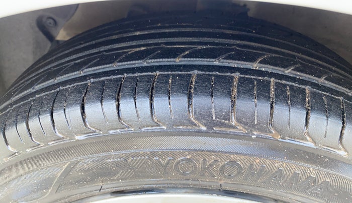 2016 Hyundai Grand i10 1.2 SPORTZ PRIME EDITION VTVT, Petrol, Manual, 48,239 km, Left Front Tyre Tread