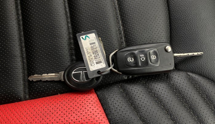 2017 Tata Tiago XT PETROL, Petrol, Manual, 60,025 km, Key Close Up