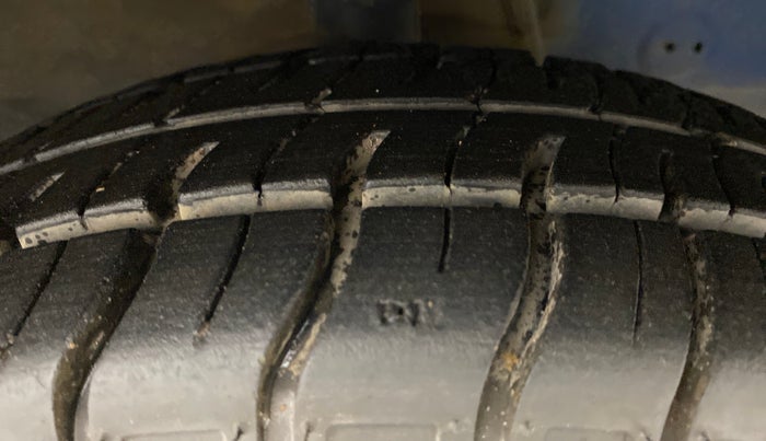 2015 Hyundai Eon D-LITE+, Petrol, Manual, 47,166 km, Right Front Tyre Tread
