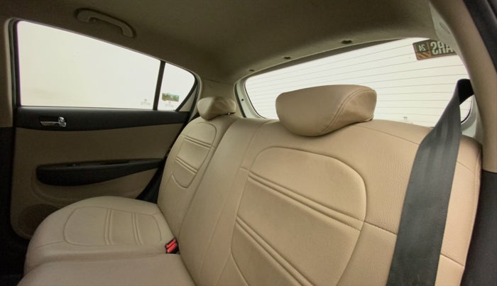 2012 Hyundai i20 ASTA 1.2, Petrol, Manual, 62,503 km, Right Side Rear Door Cabin