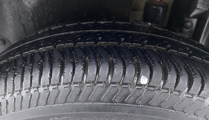 2013 Maruti Swift VXI, Petrol, Manual, 67,258 km, Left Rear Tyre Tread