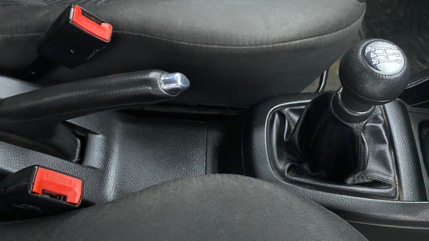 2013 Maruti Swift VXI, Petrol, Manual, 67,258 km, Gear Lever