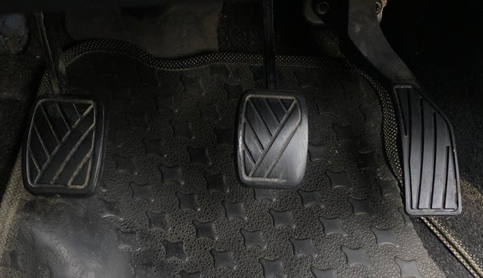 2013 Maruti Swift VXI, Petrol, Manual, 67,258 km, Pedals
