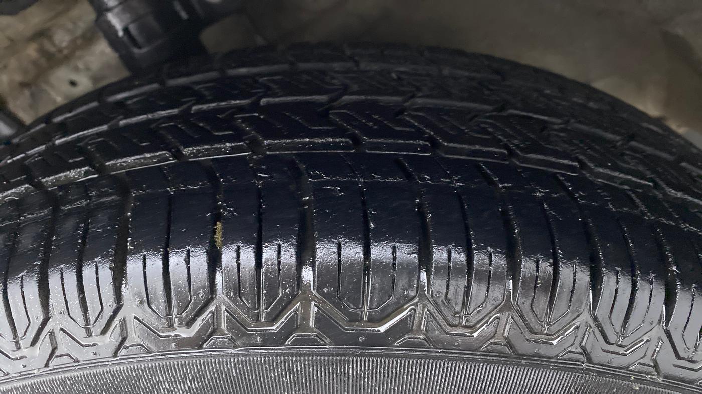 2013 Maruti Swift VXI, Petrol, Manual, 67,258 km, Left Front Tyre Tread