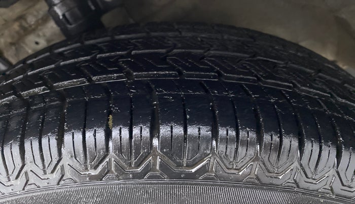 2013 Maruti Swift VXI, Petrol, Manual, 67,258 km, Left Front Tyre Tread