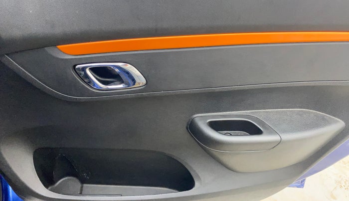 2020 Renault Kwid CLIMBER 1.0 (O), Petrol, Manual, 67,647 km, Driver Side Door Panels Control