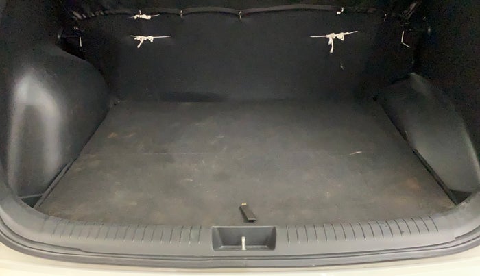 2016 Hyundai Creta BASE 1.6 PETROL, Petrol, Manual, 61,271 km, Boot Inside