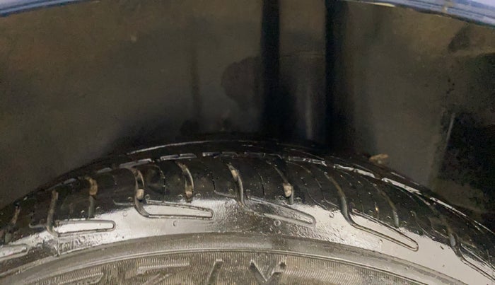 2017 Maruti Ciaz ALPHA 1.4 PETROL, Petrol, Manual, 81,573 km, Left Rear Tyre Tread