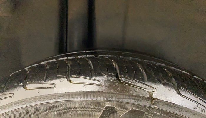 2017 Maruti Ciaz ALPHA 1.4 PETROL, Petrol, Manual, 81,573 km, Right Rear Tyre Tread