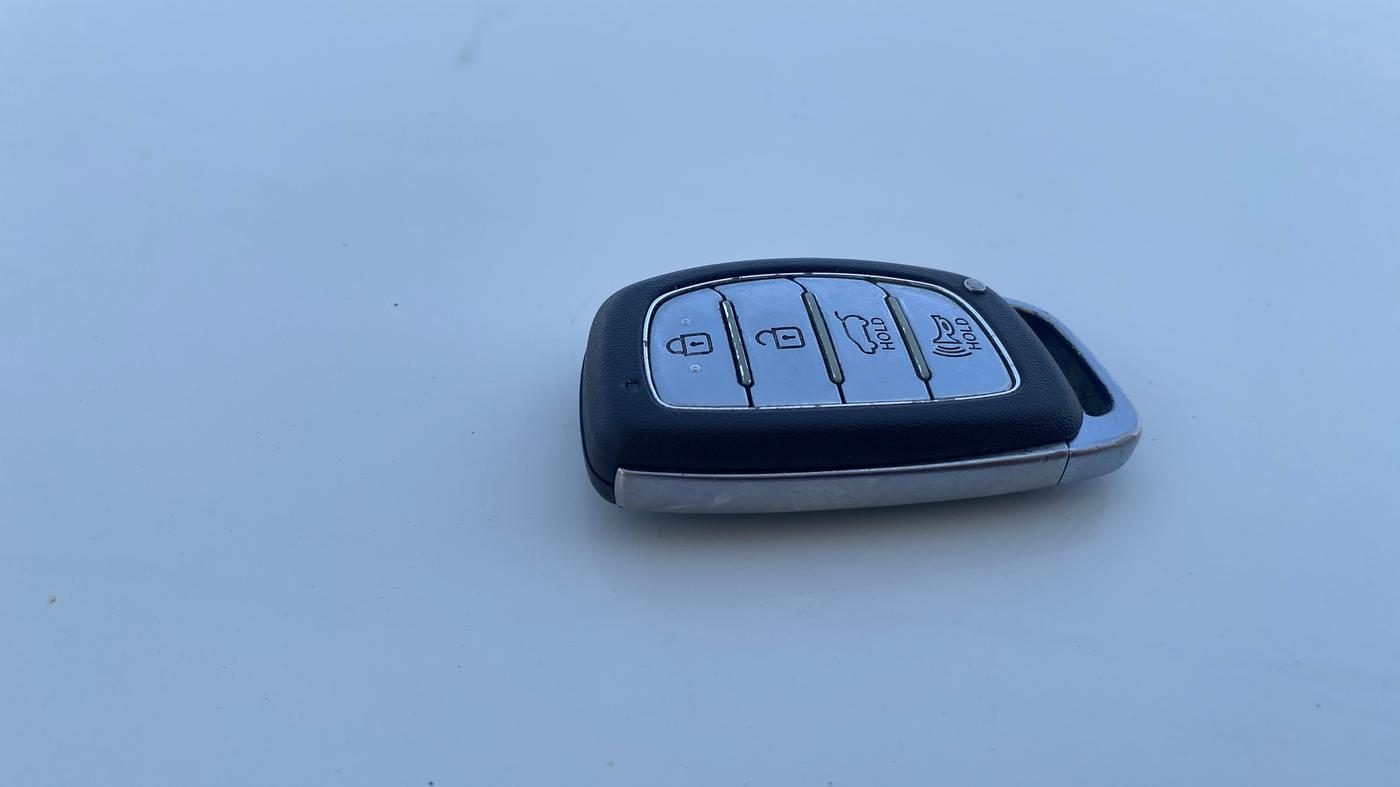 2021 Hyundai NEW I20 Asta 1.0 GDI Turbo IMT, Petrol, Manual, 40,305 km, Key Close Up