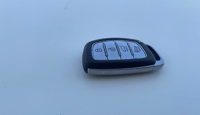 2021 Hyundai NEW I20 Asta 1.0 GDI Turbo IMT, Petrol, Manual, 40,302 km, Key Close Up