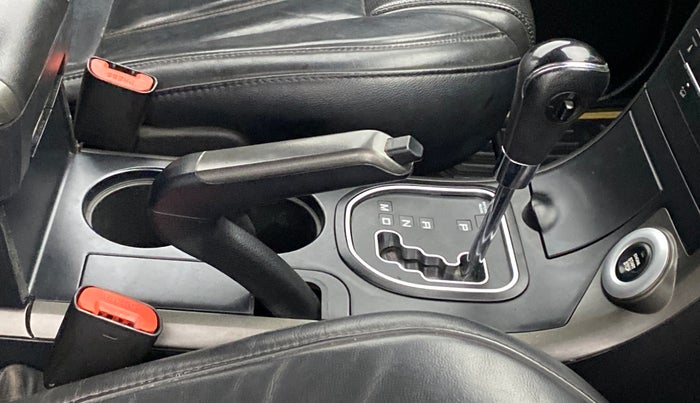 2017 Mahindra XUV500 W10 AT FWD, Diesel, Automatic, 93,913 km, Gear Lever