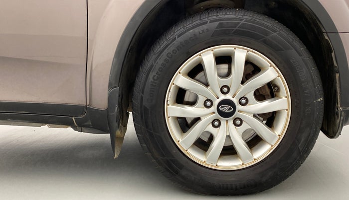 2017 Mahindra XUV500 W10 AT FWD, Diesel, Automatic, 93,913 km, Right Front Wheel