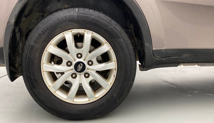 2017 Mahindra XUV500 W10 AT FWD, Diesel, Automatic, 93,913 km, Right Rear Wheel