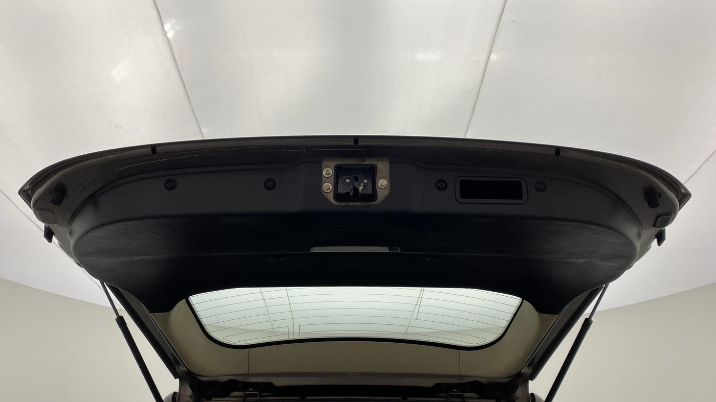 2017 Mahindra XUV500 W10 AT FWD, Diesel, Automatic, 93,913 km, Boot Door Open