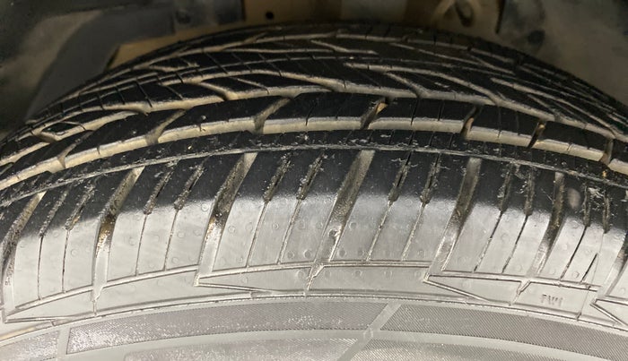 2017 Mahindra XUV500 W10 AT FWD, Diesel, Automatic, 93,913 km, Left Front Tyre Tread