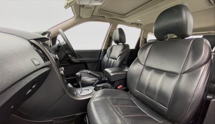 2017 Mahindra XUV500 W10 AT FWD, Diesel, Automatic, 93,913 km, Right Side Front Door Cabin