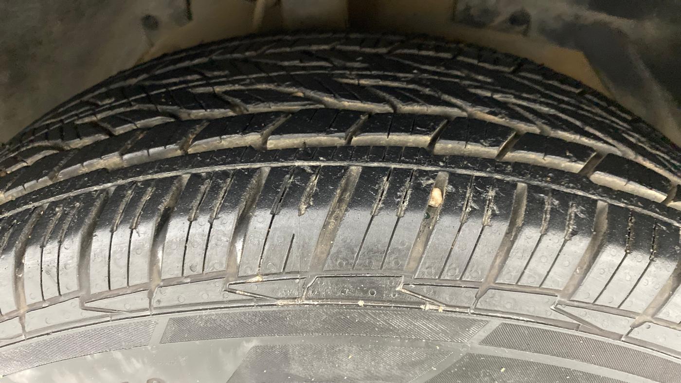 2017 Mahindra XUV500 W10 AT FWD, Diesel, Automatic, 93,913 km, Right Front Tyre Tread