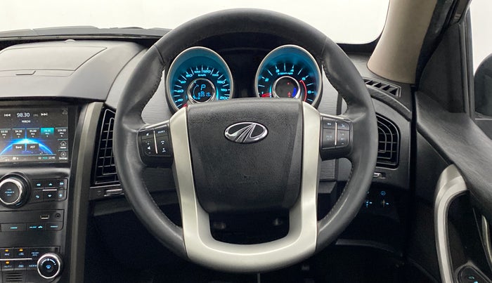 2017 Mahindra XUV500 W10 AT FWD, Diesel, Automatic, 93,913 km, Steering Wheel Close Up