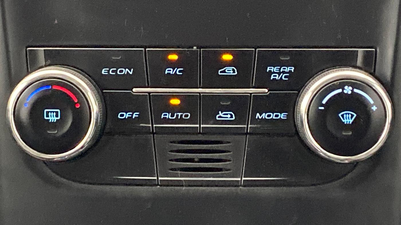 2017 Mahindra XUV500 W10 AT FWD, Diesel, Automatic, 93,913 km, Automatic Climate Control