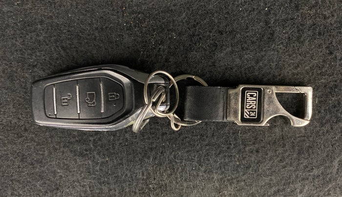 2017 Mahindra XUV500 W10 AT FWD, Diesel, Automatic, 93,913 km, Key Close Up