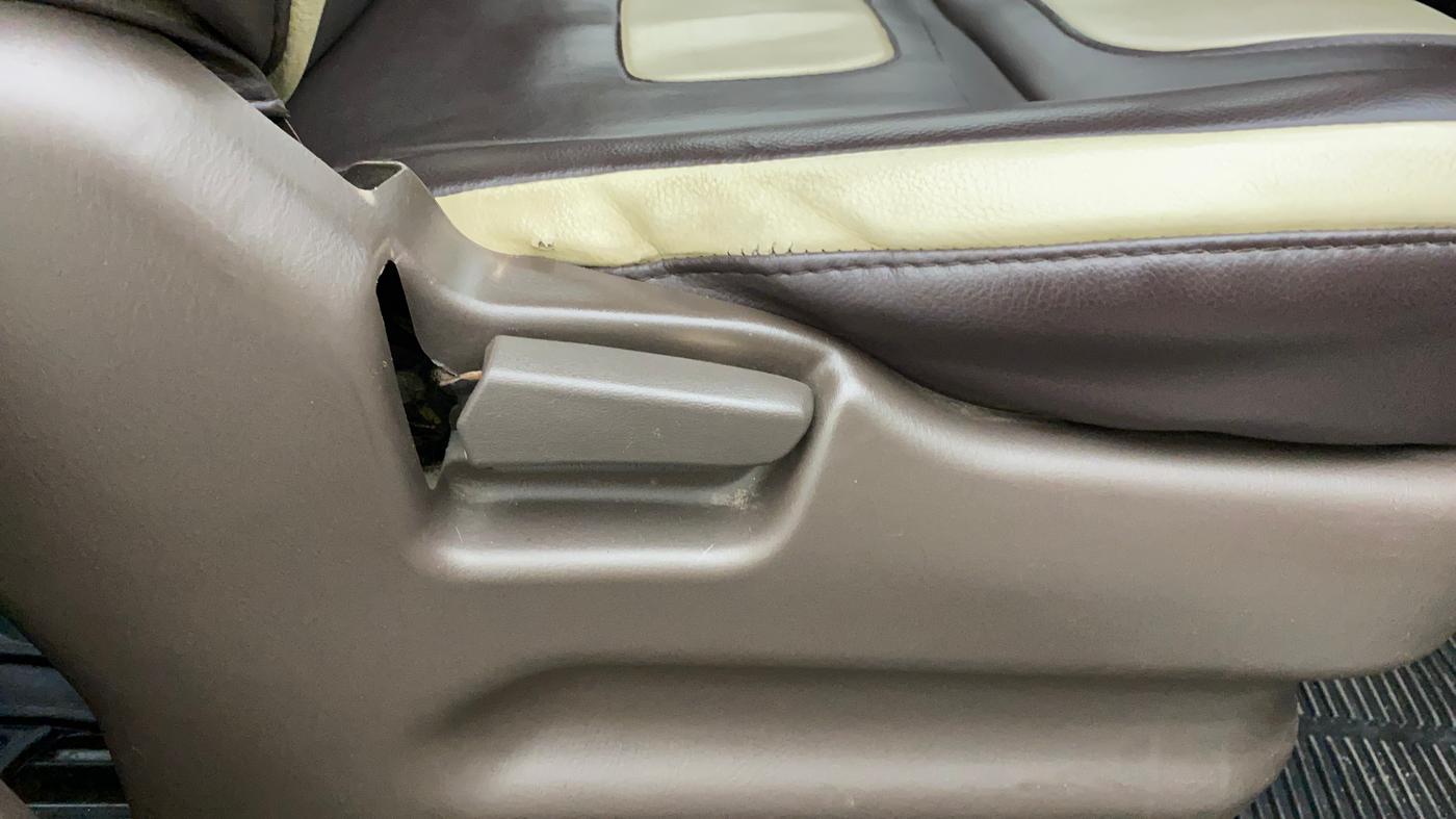 2010 Maruti Zen Estilo VXI, Petrol, Manual, 61,117 km, Driver Side Adjustment Panel