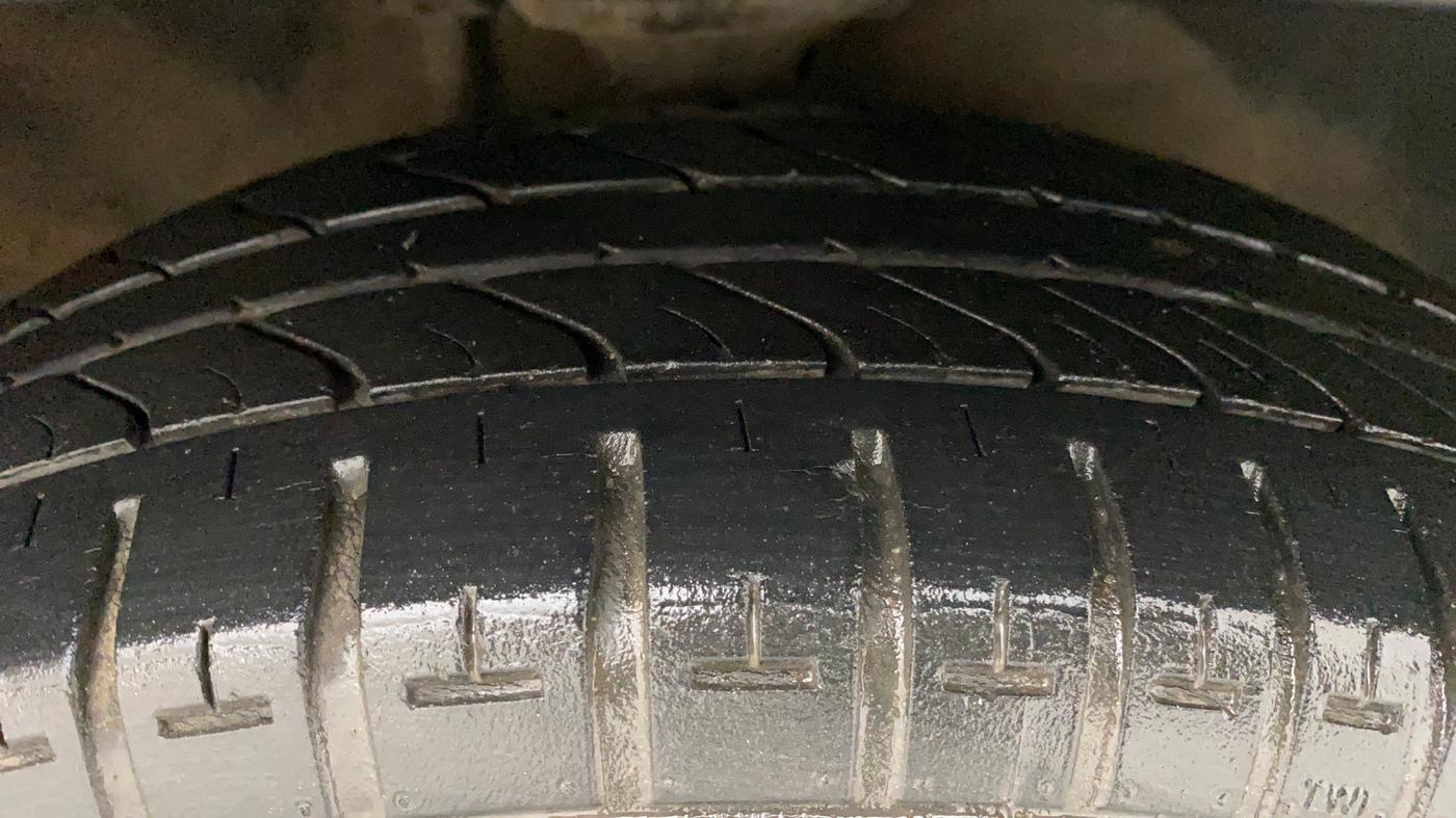 2010 Maruti Zen Estilo VXI, Petrol, Manual, 61,117 km, Right Front Tyre Tread
