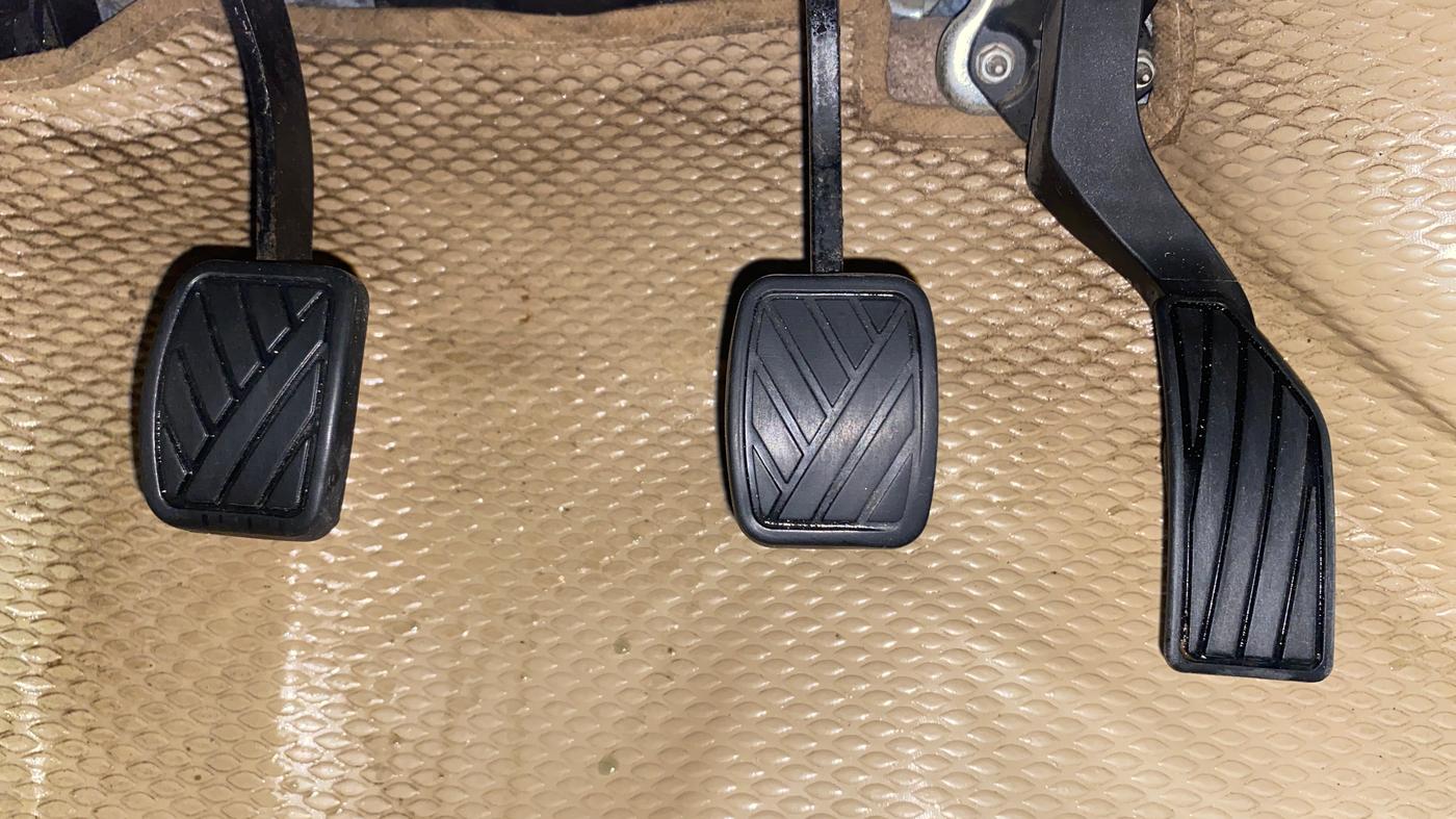 2014 Maruti Swift Dzire VDI, Diesel, Manual, 99,716 km, Pedals
