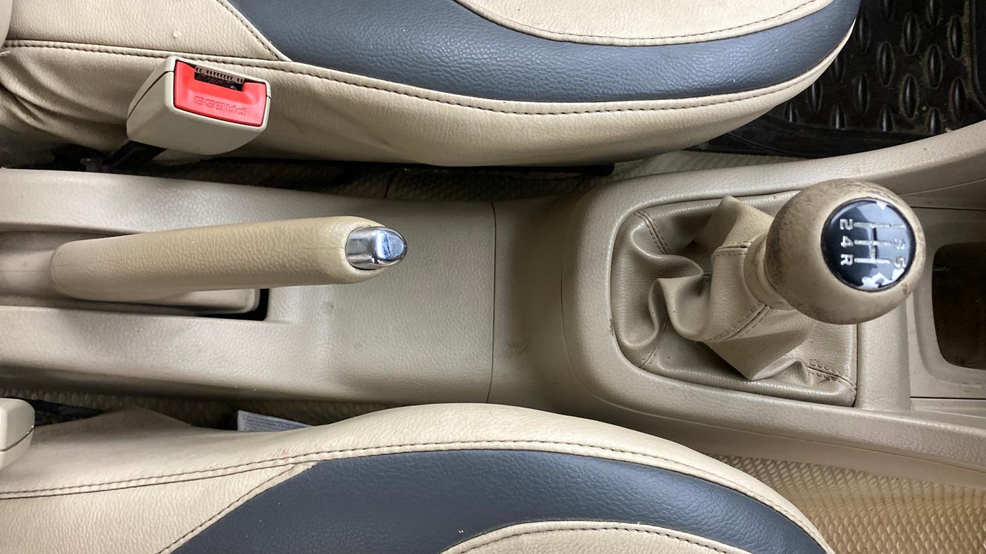 2014 Maruti Swift Dzire VDI, Diesel, Manual, 99,716 km, Gear Lever