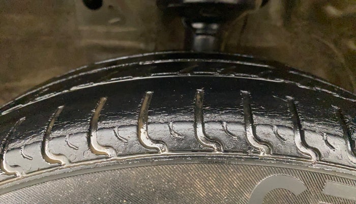 2015 Maruti Wagon R 1.0 VXI, Petrol, Manual, 61,035 km, Left Front Tyre Tread