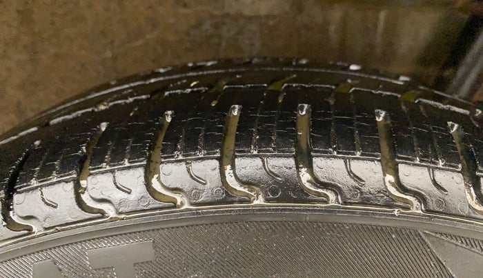 2015 Maruti Wagon R 1.0 VXI, Petrol, Manual, 61,035 km, Left Rear Tyre Tread